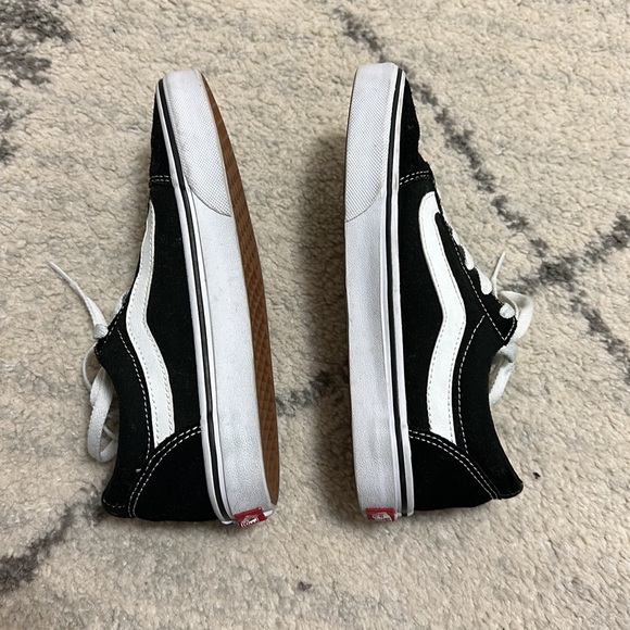 Women Vans old Skool Classic black and white shoes - Picture 2 of 7